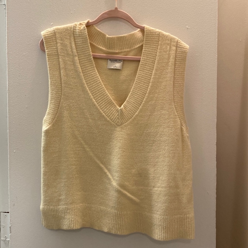 Abercrombie cream sweater vest